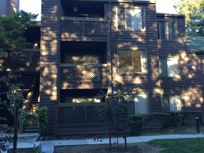 Foto del edificio - 1139 Yarwood Ct
