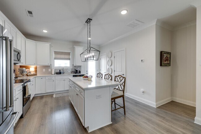 Building Photo - Townhome For Lease
