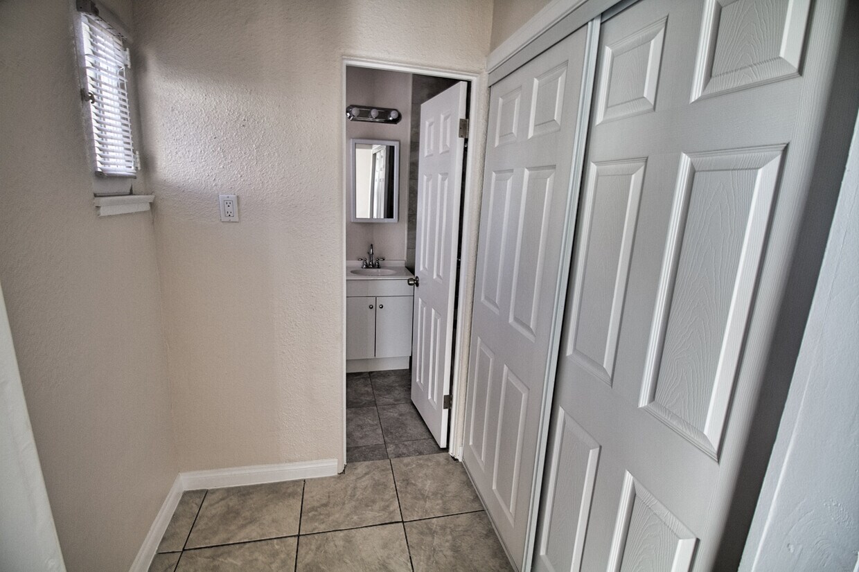 Building Photo - 8911 Tope Ave