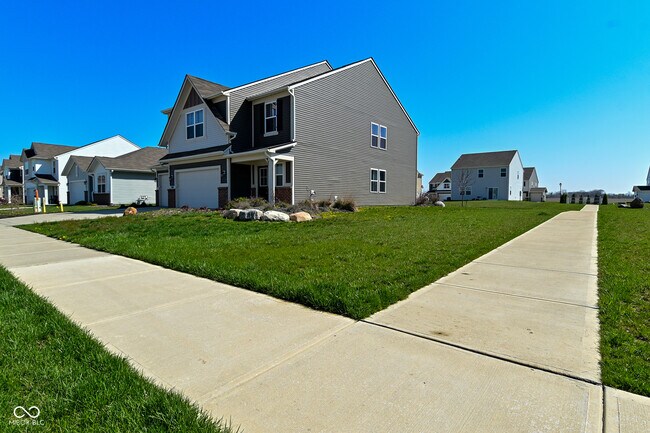 Foto del edificio - 321 Bluestem Ln
