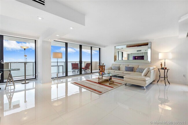 Building Photo - 5757 Collins Ave