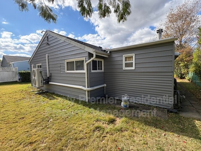 Building Photo - 22 Dorset Dr