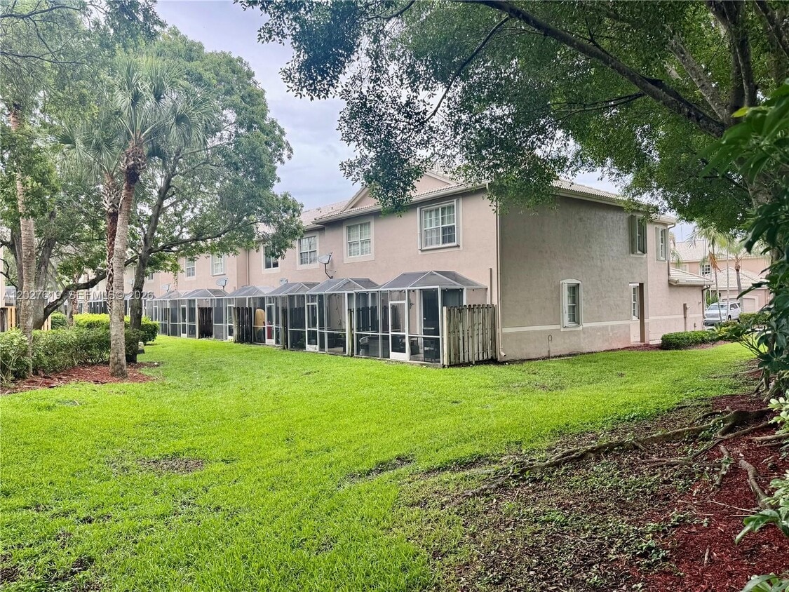 Building Photo - 1801 Salerno Cir