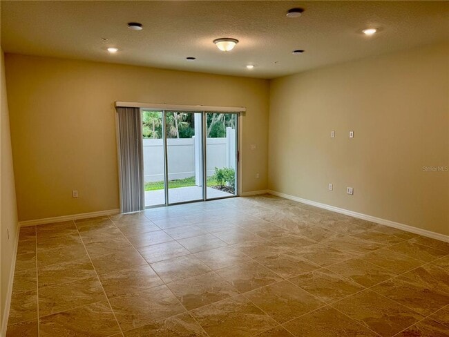 Foto del edificio - 3331 Canyon Bay Pt