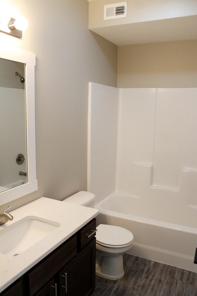 Building Photo - 200 E US-34