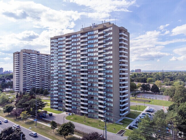 Building Photo - Royalcrest III