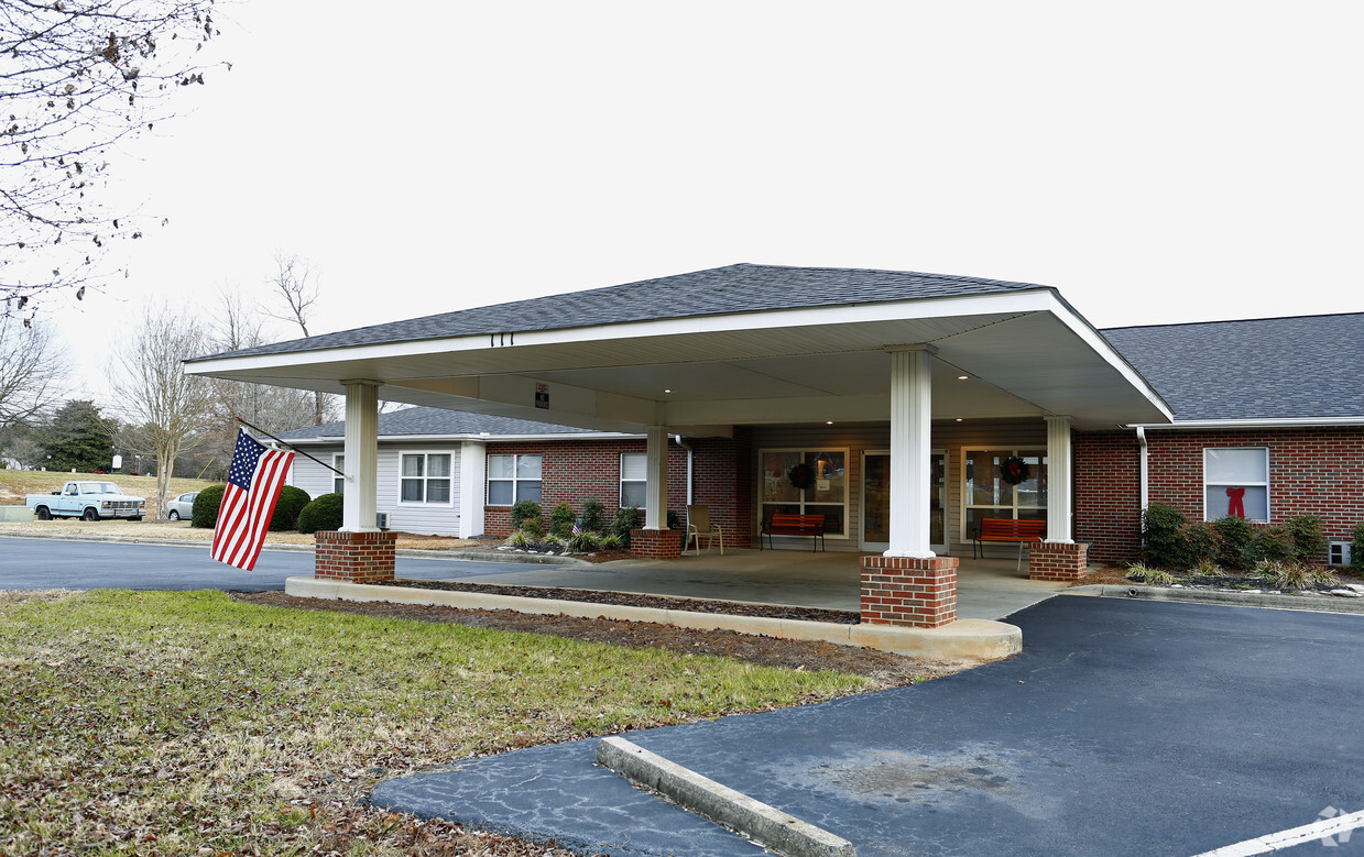 Mclurd Manor - Apartments In Stanley, Nc 