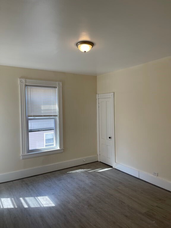 Building Photo - 3 Hillside St