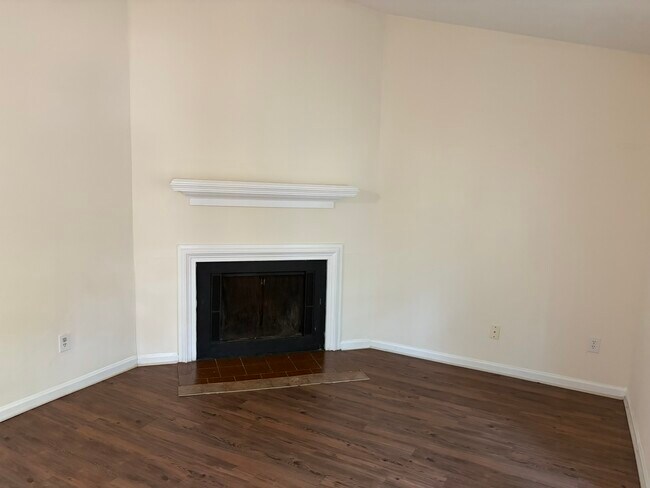 Foto del edificio - 4832 Hollenden Dr