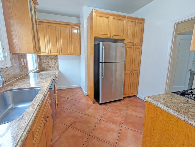 Foto del edificio - 335 N Orange Grove Ave