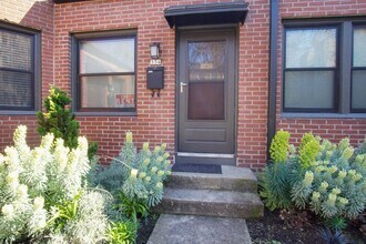 Building Photo - 334 NW 22nd Ave