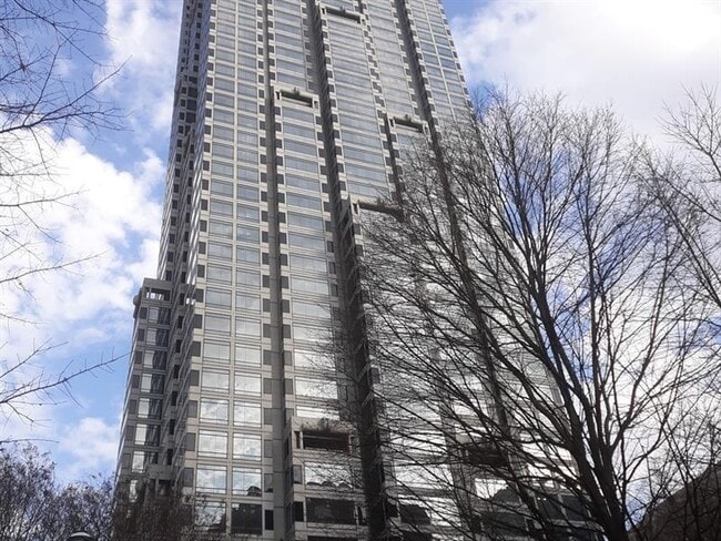 Foto del edificio - 300 W Peachtree St NW