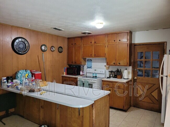 Foto del edificio - 7473 Greenway Dr