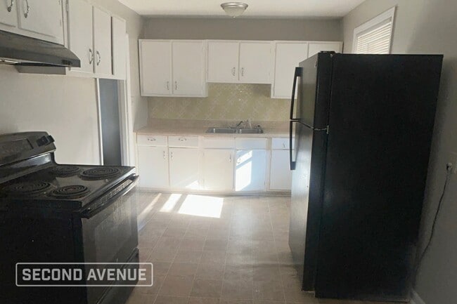 Building Photo - 2728 Barry Dr