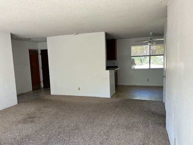 Foto del edificio - Large 2 bedroom 1.5 Bath Westside Duplex (...