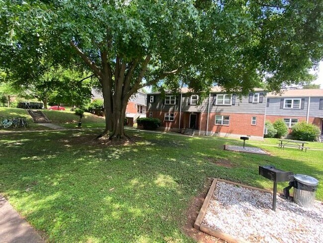 Foto del edificio - Cute 1BD/1BTH Apartment with direct access to Freedom Parkway!