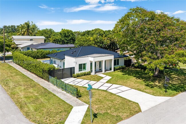 Building Photo - 6099 SW 38th St