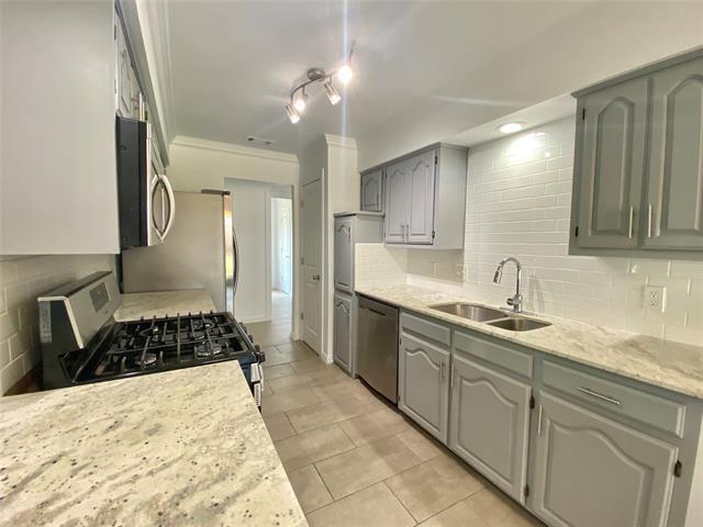 Primary Photo - 2111 Wisteria St
