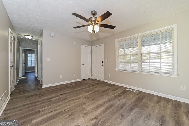 Building Photo - 165 Dixboro Dr