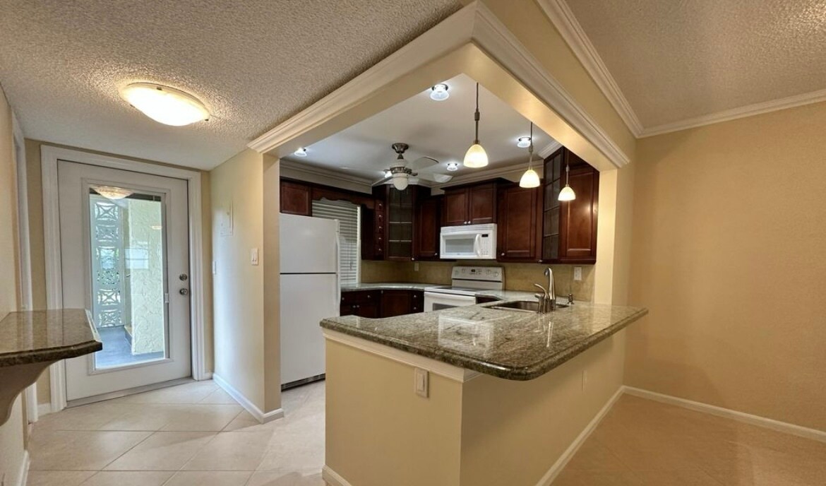 Foto principal - 9894 Marina Blvd