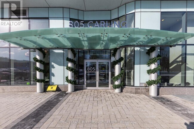 Photo du bâtiment - 805 Carling Ave