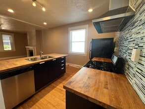 Building Photo - 115 Cologne St