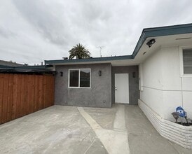 Building Photo - 710 Venice Way