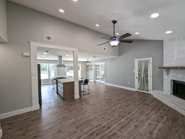 Building Photo - 8717 Sand Pine Dr