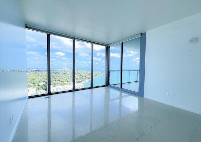 Foto del edificio - 601 NW 36th St