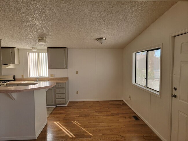 Foto del edificio - Newly Remodeled 2 Bedroom Manufactured Home