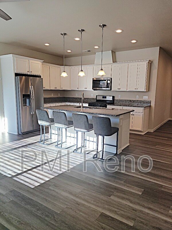 Building Photo - 1520 Golf Ct