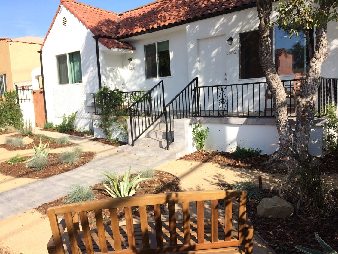 Primary Photo - 1362 Meadowbrook Ave