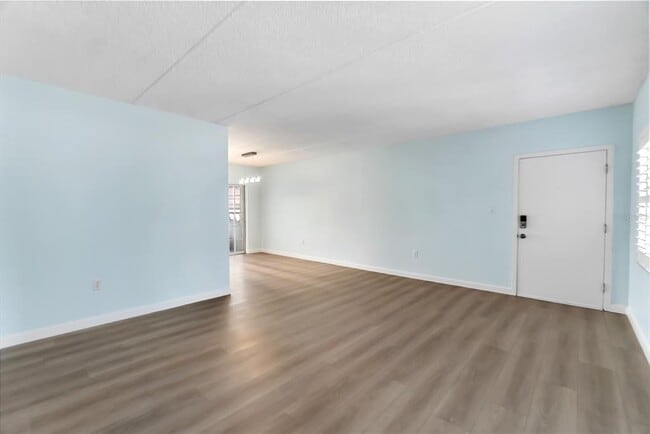 Building Photo - 1153 Rue des Rois