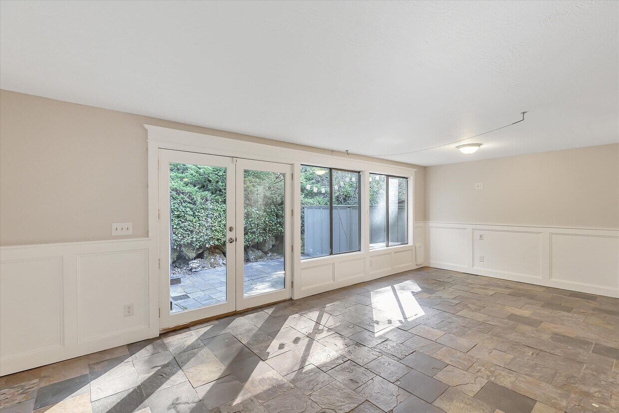 Primary Photo - 2440 140th Ave NE