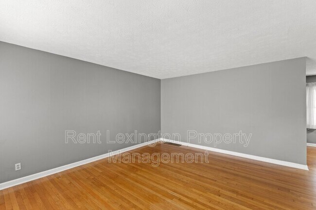 Building Photo - 2125 Violet Rd