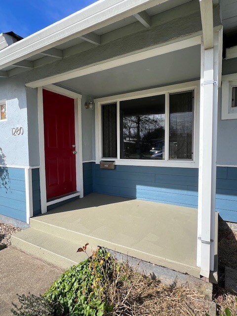 Building Photo - 1280 Pennisue Way