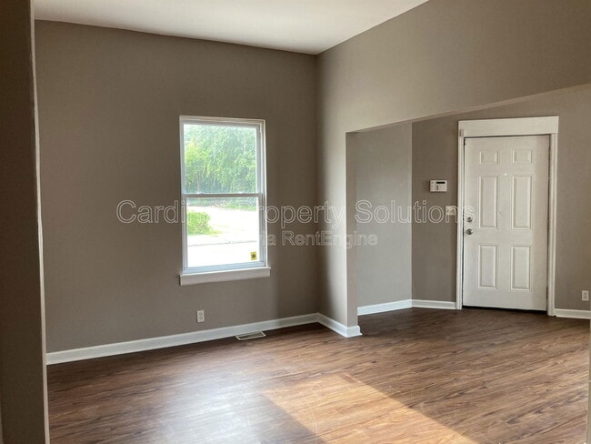 Foto del edificio - 3838 Llewellyn Ave