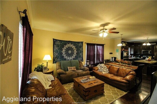 Building Photo - 4 br, 3 bath House - 6907 Appomattox Dr