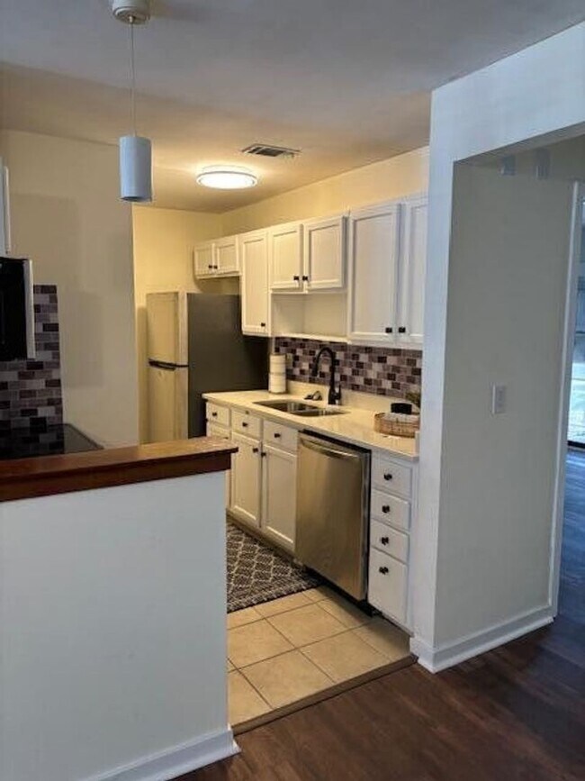 Building Photo - Gated Community- 2BA/1BA Condo