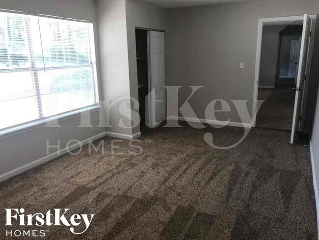 Foto del edificio - 20 Mildred Ln