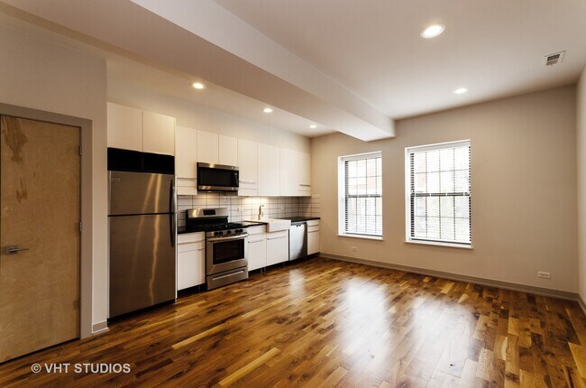 Building Photo - 4406 S Calumet Ave