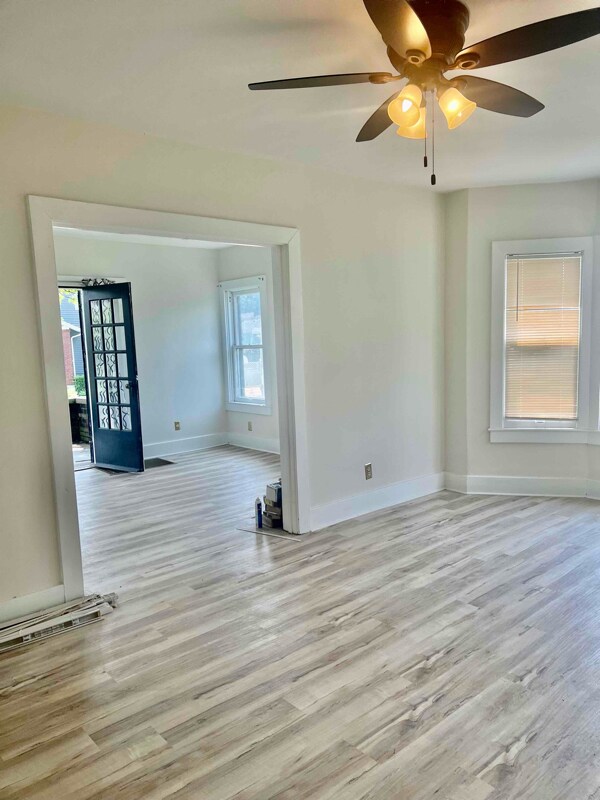 Foto del edificio - 1745 Deer Ln
