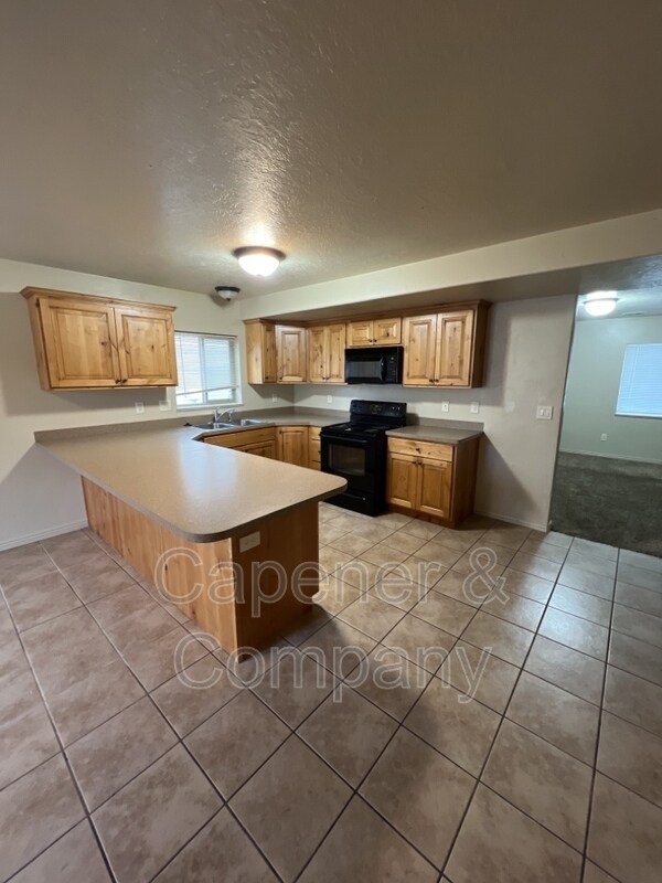 Building Photo - 722 W 350 N