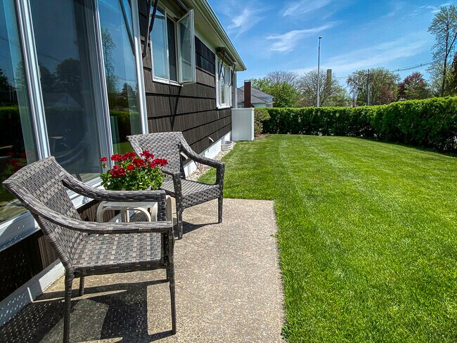 Foto del edificio - 40 Leonard Ave