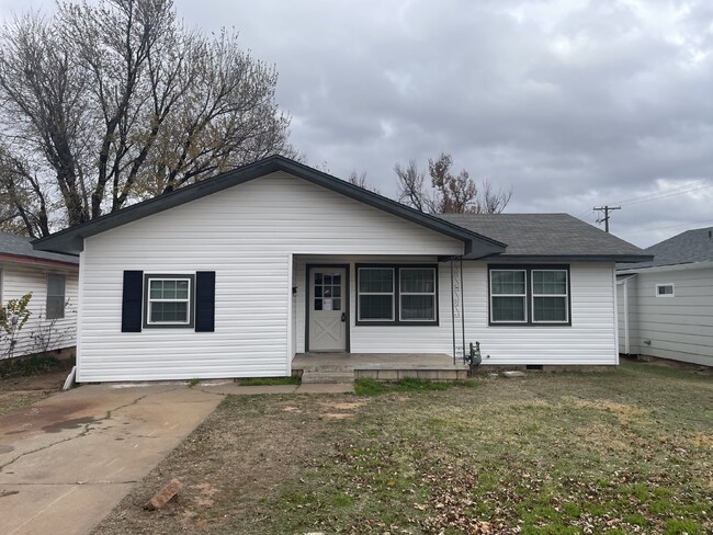 Building Photo - 3b, 1b Home, Near Yukon High School