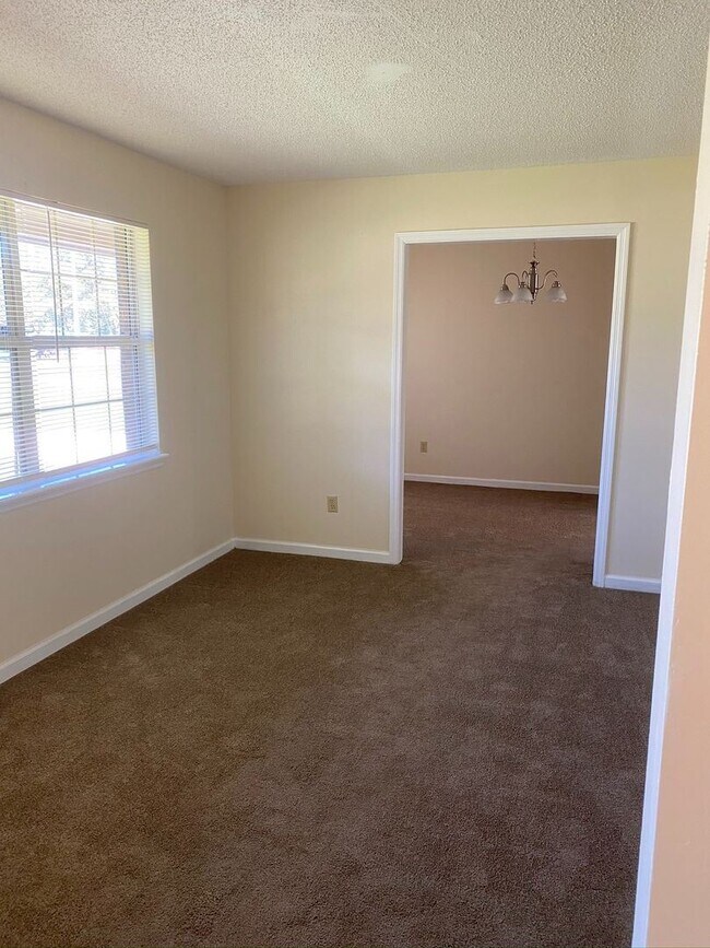 Building Photo - 3 br, 2 bath House - 1400 Desert Storm Drive