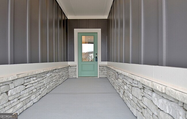 Building Photo - 190 Redhaven Dr