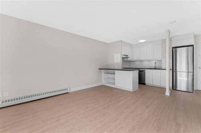 Building Photo - 145 York St