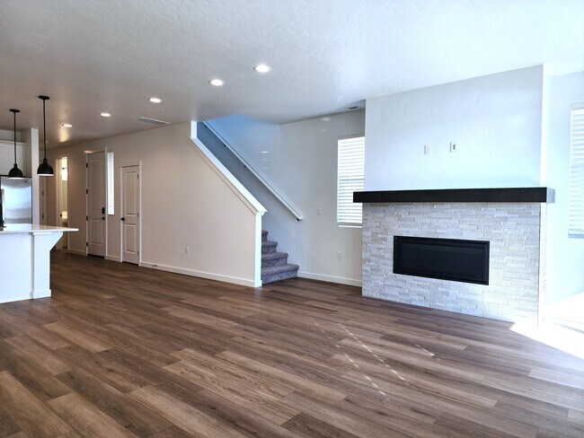 Foto del edificio - 362 N Lagrasse Ln