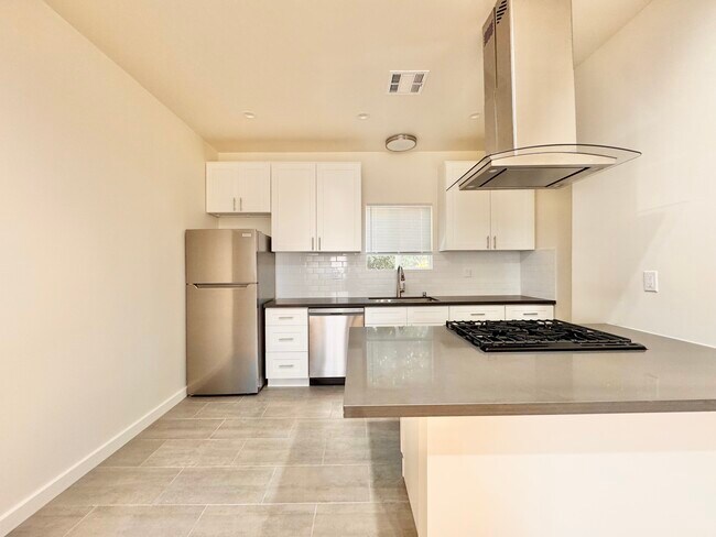 Foto del edificio - 515-518 3/4 N Mariposa Ave